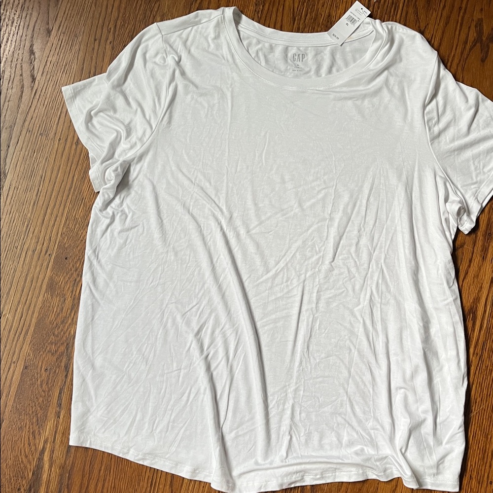 GAP Soft White Tee silky material NWT size xl